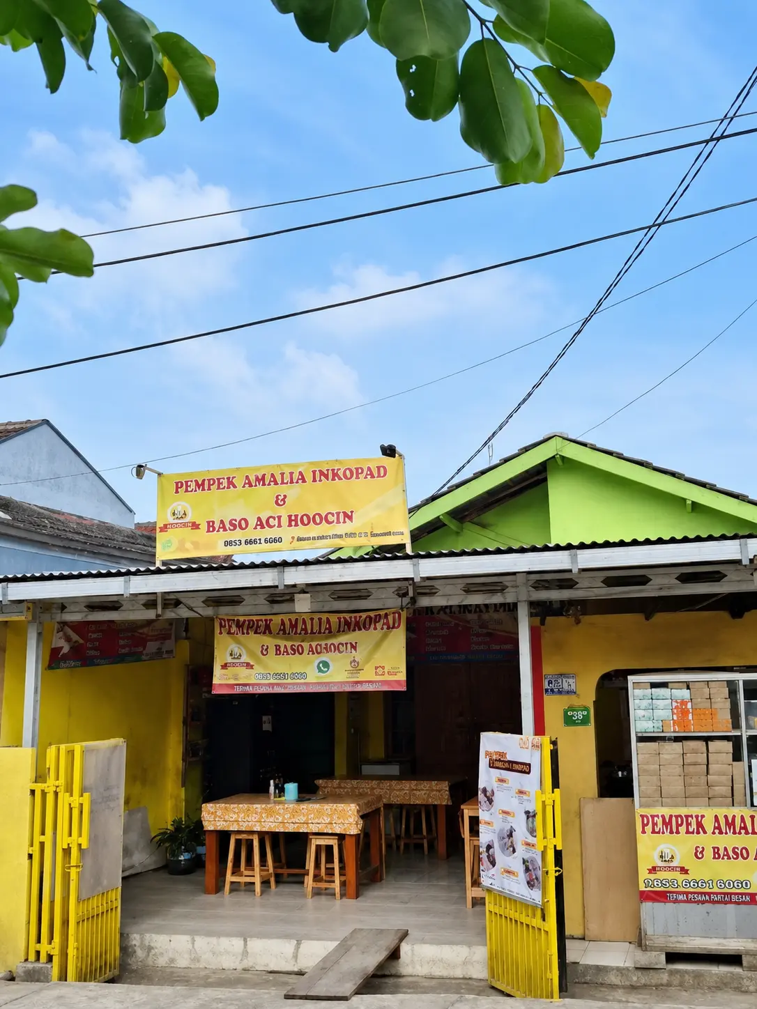 Tampak depan warung Pempek Amalia Inkopad